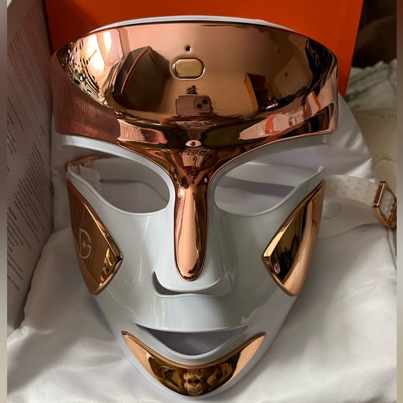 Dr. Dennis Gross DRx SpectraLite FaceWare Pro LED Mask - White and Gold - Picture 4 of 9